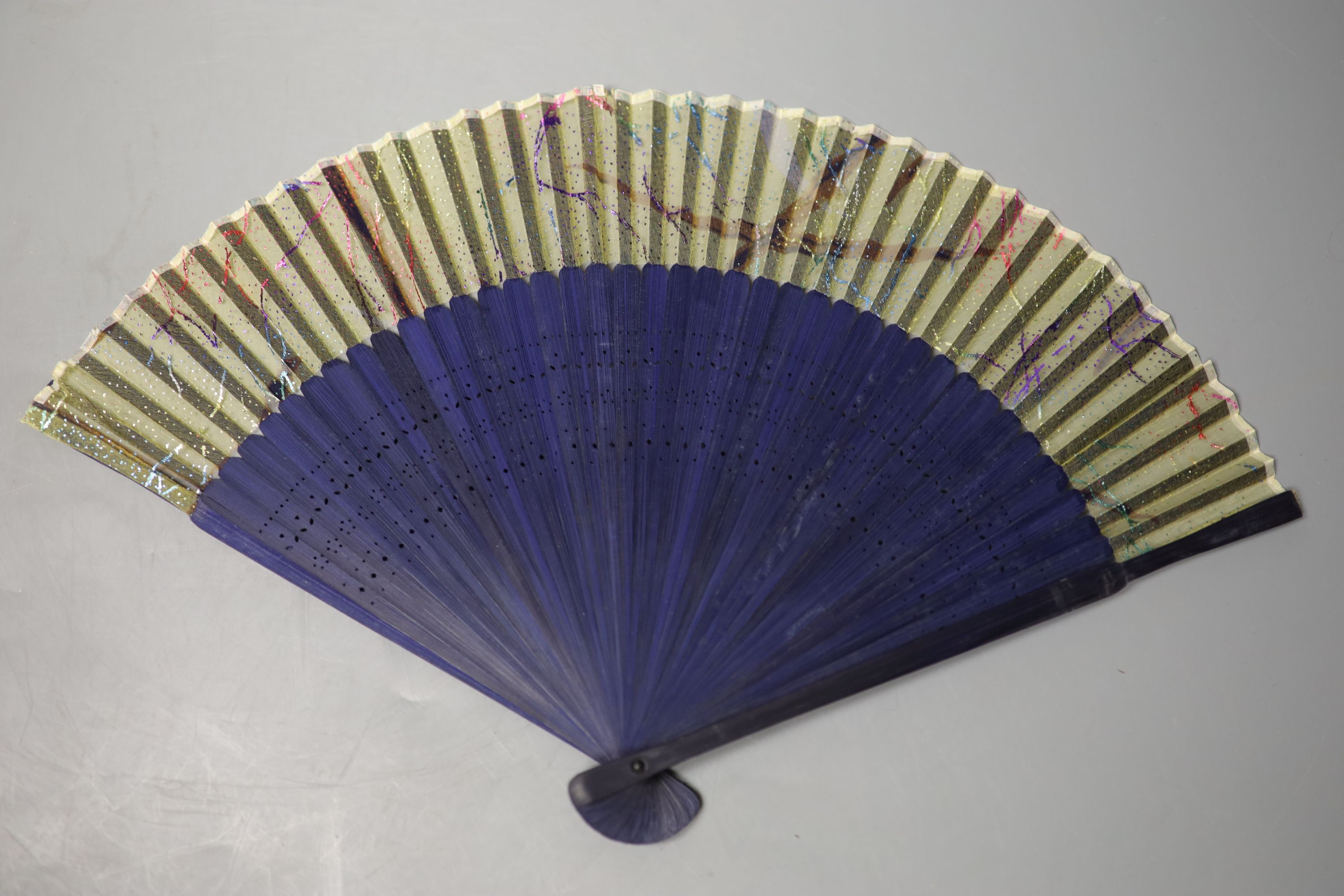 A quantity of mixed fans including a black Chantilly lace fan